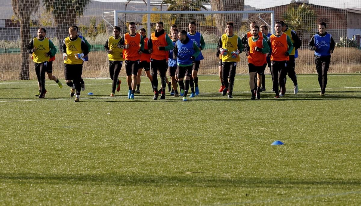 CCF: Entrenamiento matinal en campo de cesped artificial