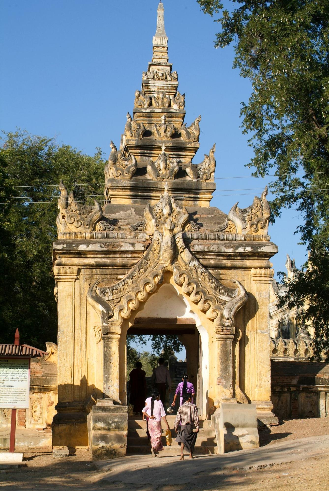 Monasterio Maha Aungmye Bonzan.