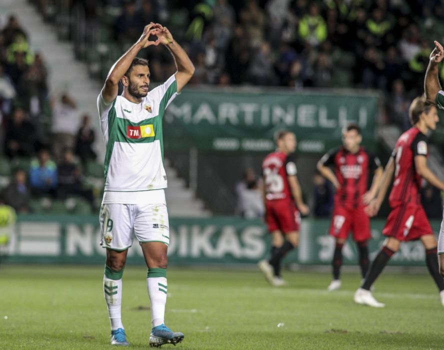 El Elche rompe el maleficio, vuelve a ganar en el Martínez Valero y recupera el olfato realizador en un partido más efectivo que brillante