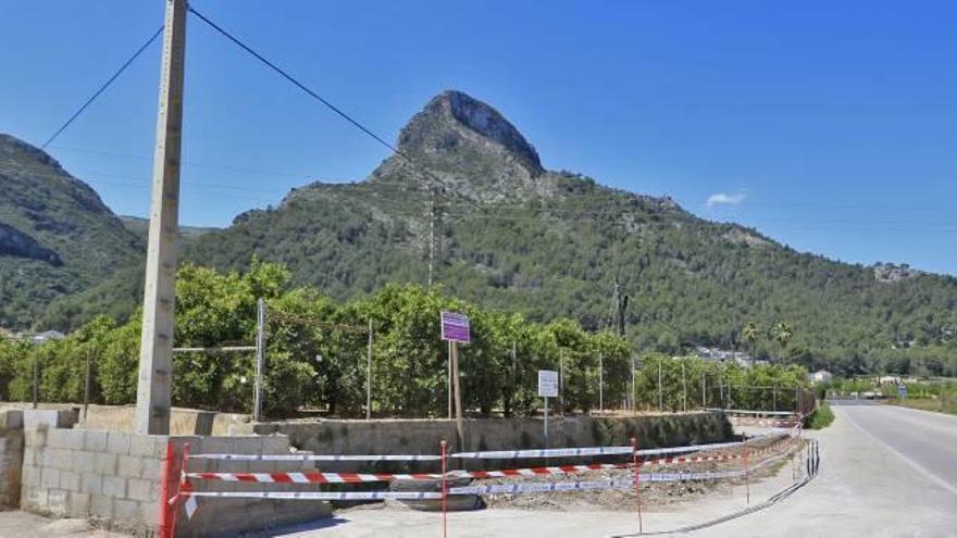 El Molló de la Creu, al terme municipal de Gandia, una de les muntanyes de la Serra Falconera.