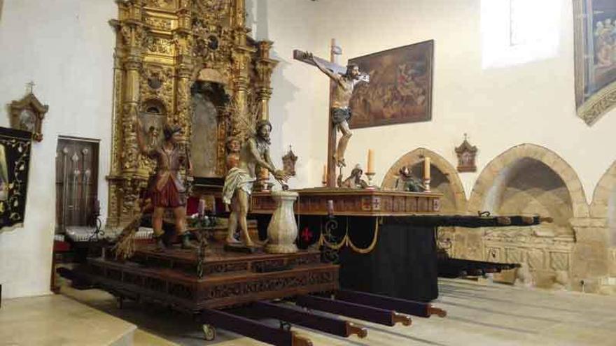 El Cristo de la Expiración ya descansa en la iglesia de Santa María de Roncesvalles.