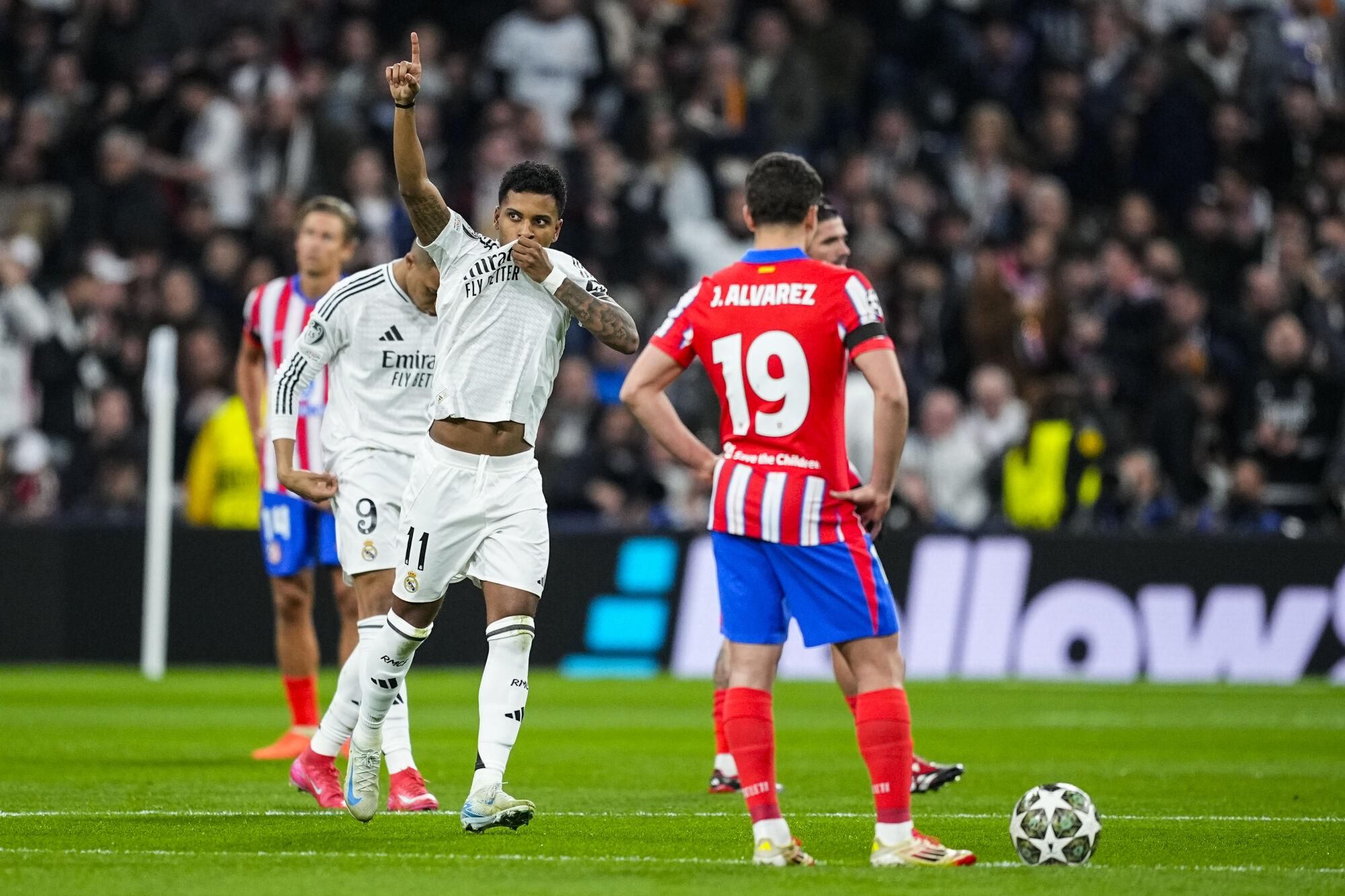 Rodrygo Goes of Real Madrid celebrates a goal during the UEFA Champions League 2024/25  League Round of 16 First Leg match between Real Madrid CF and Atletico de Madrid, at Santiago Bernabeu stadium on March 04, 2025, in Madrid, Spain. AFP7 04/03/2025 ONLY FOR USE IN SPAIN. Oscar J. Barroso / AFP7 / Europa Press;2025;SPAIN;SPORT;ZSPORT;SOCCER;ZSOCCER;Real Madrid CF v Atletico de Madrid - UEFA Champions League 2024/25  League Round of 16 First Leg;