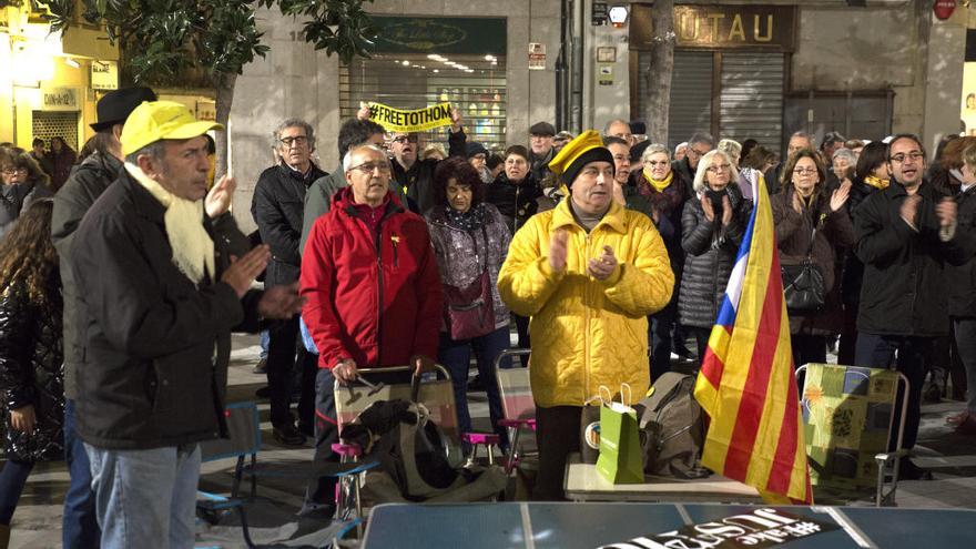 Concentració a la plaça de l&#039;Ajuntament de Figueres.