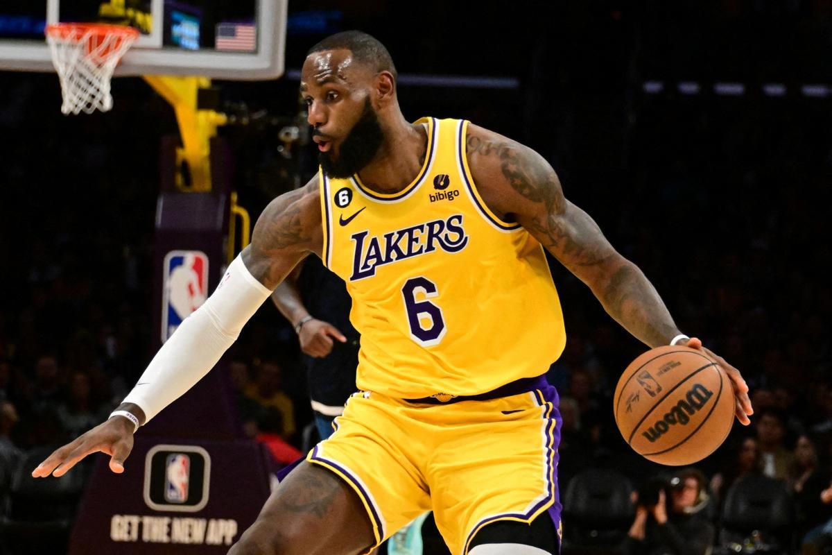 LeBron James, en acción en un partido con los Lakers este verano