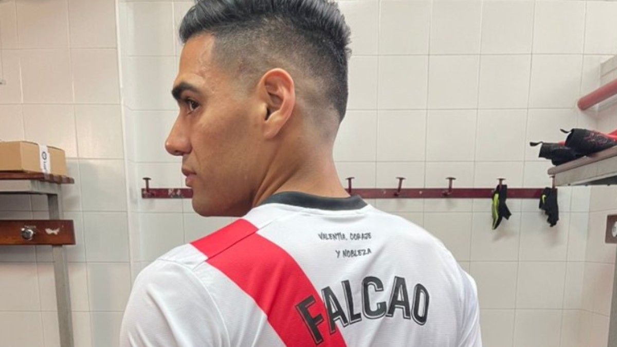 Radamel Falcao ya posa como jugador del Rayo Vallecano