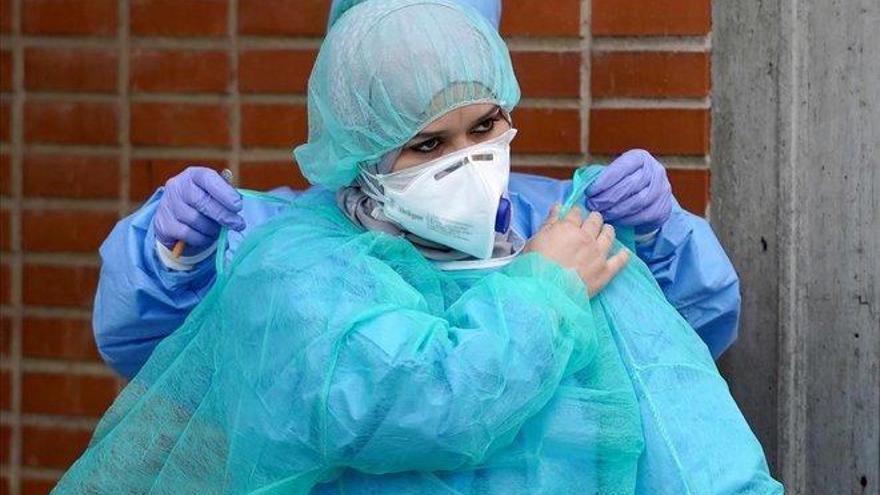 Extremadura registra cinco sanitarios contagiados desde el 11 de mayo