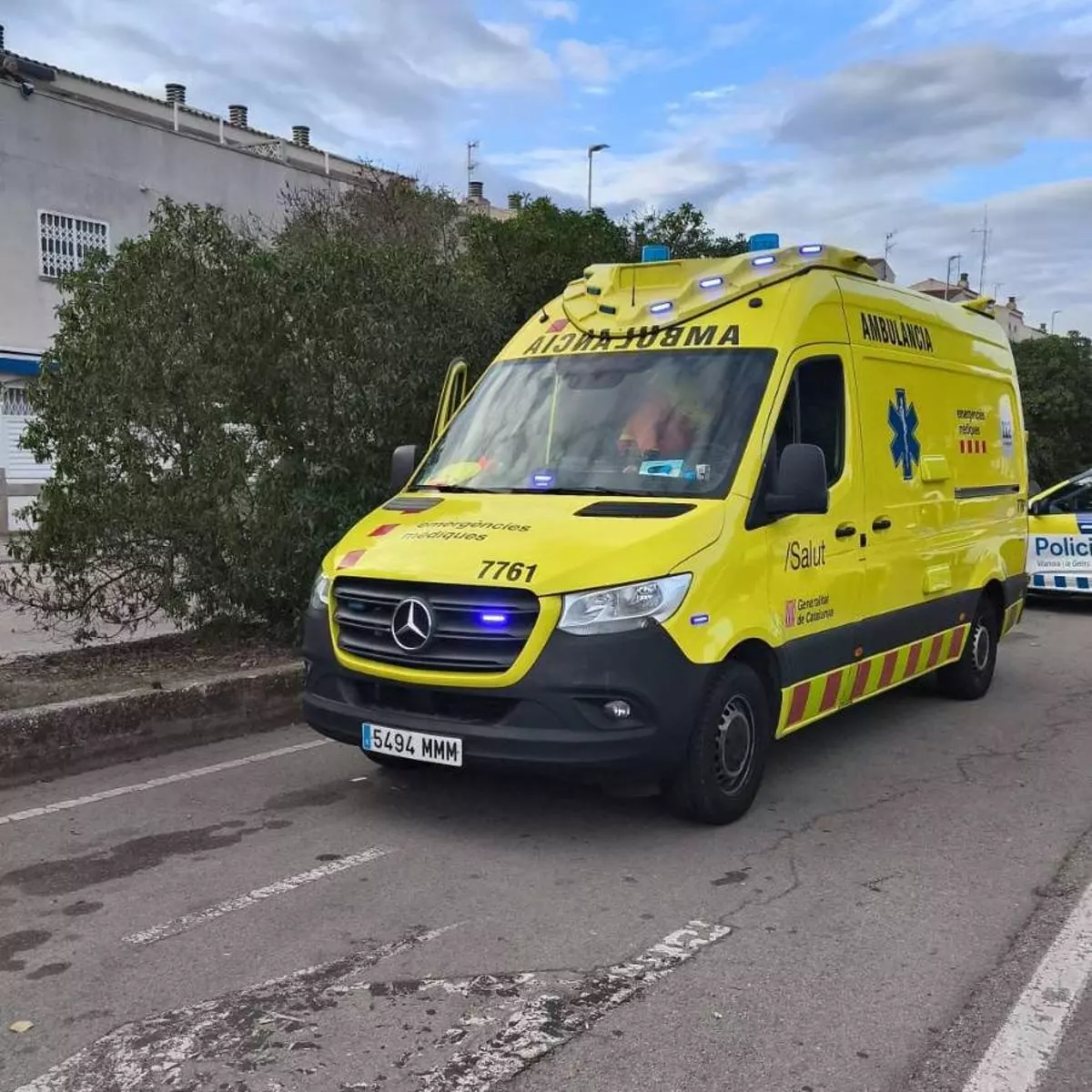 Tres ciclistas heridos, uno de ellos crítico, tras ser atropellados por un joven en Vilanova i la Geltrú, ya detenido