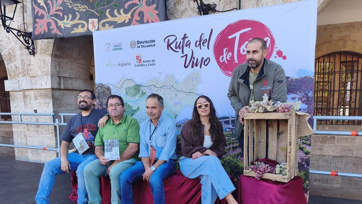 La Ruta del Vino intensifica la promoción de Toro con un photocall en la Fiesta de la Vendimia