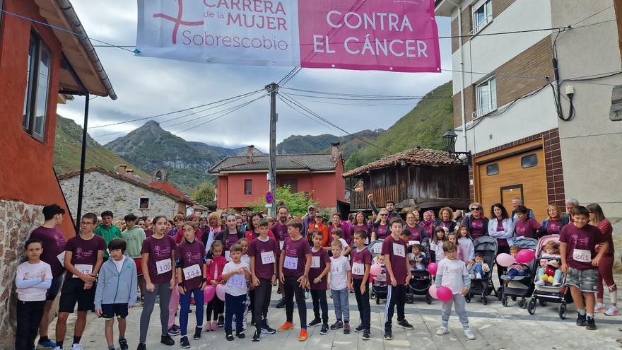 La Carrera de la Mujer atrae a cientos de personas a Sobrescobio