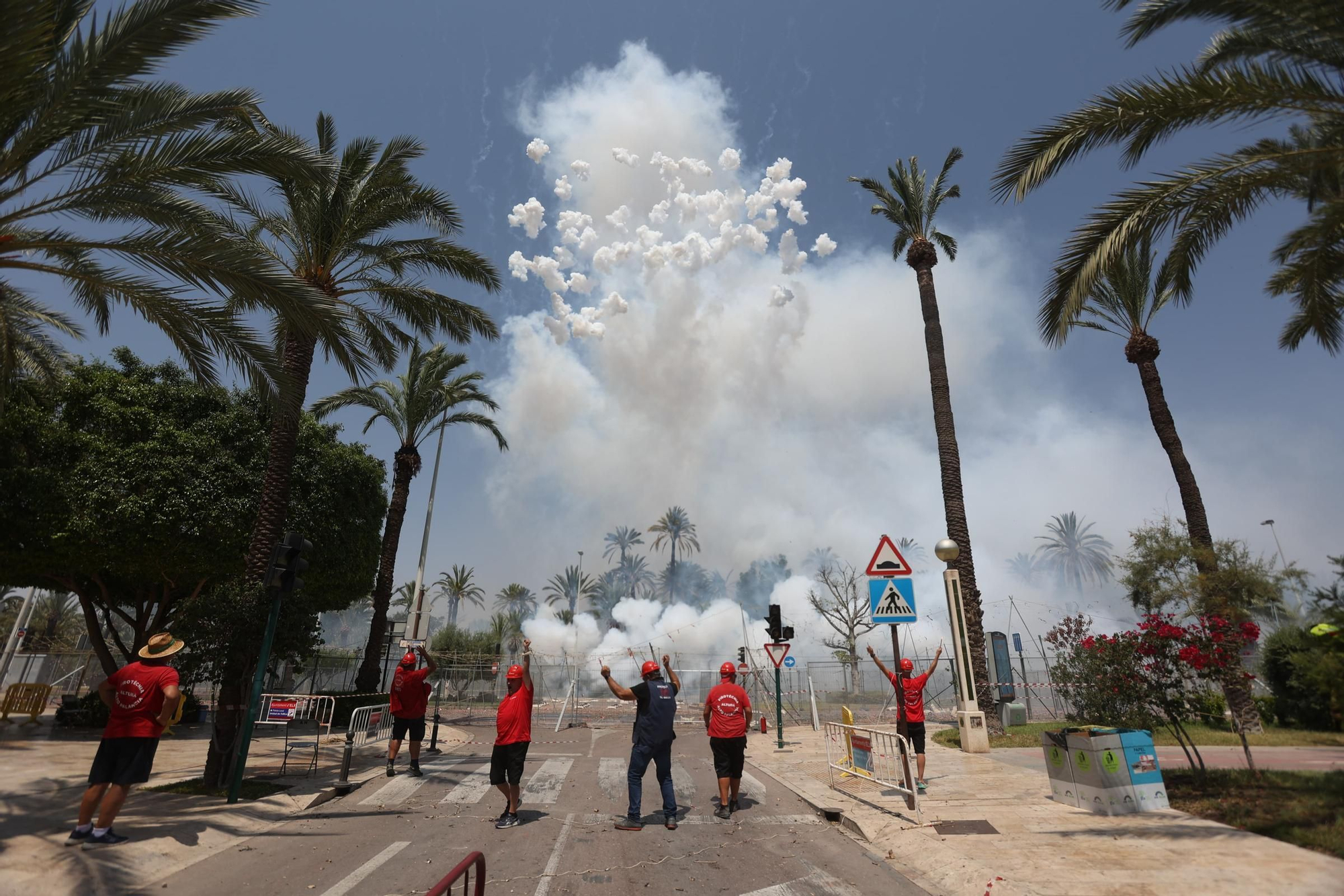 Así se ha vivido la tercera mascletà del concurso de las Fiestas de Elche 2025