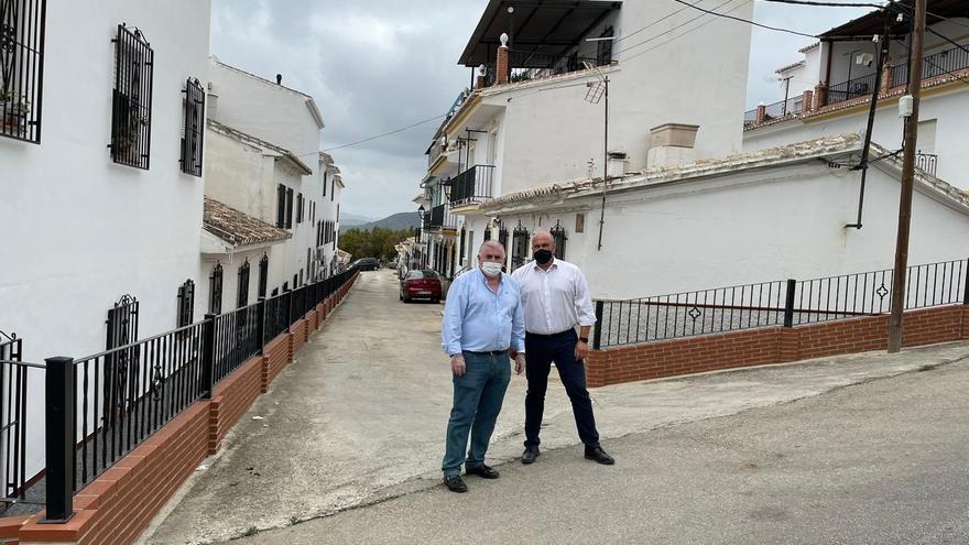 El diputado provincial Manuel Marmolejo visita Periana junto al alcalde, Rafael Torrubia