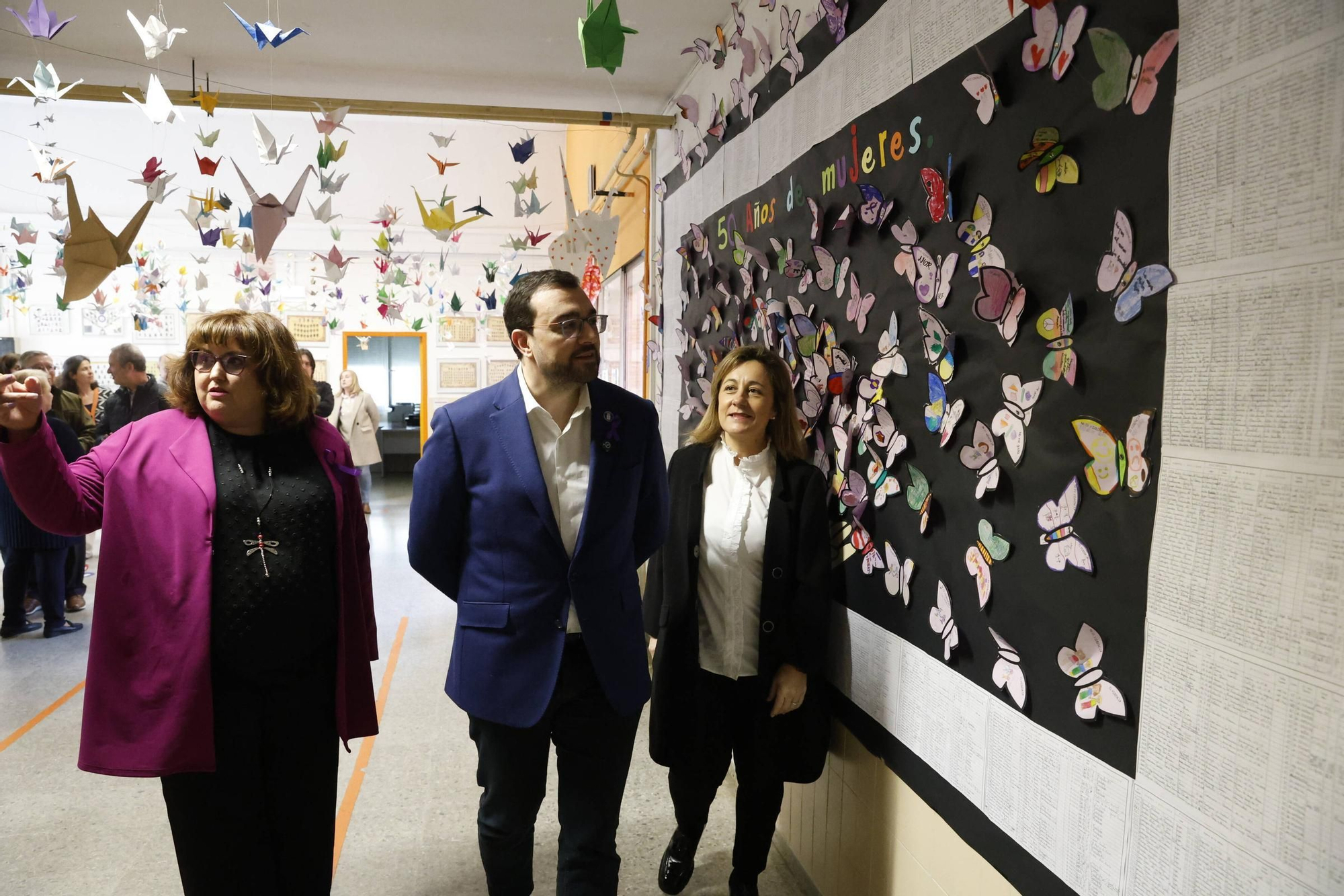 La visita de Adrián Barbón al colegio Lloréu, en Gijón