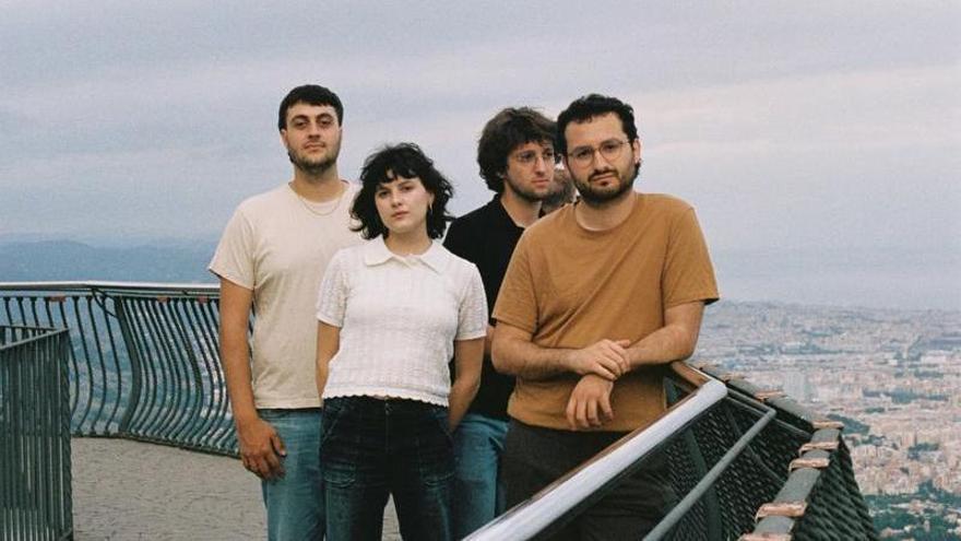 Reïna: els seus grups musicals