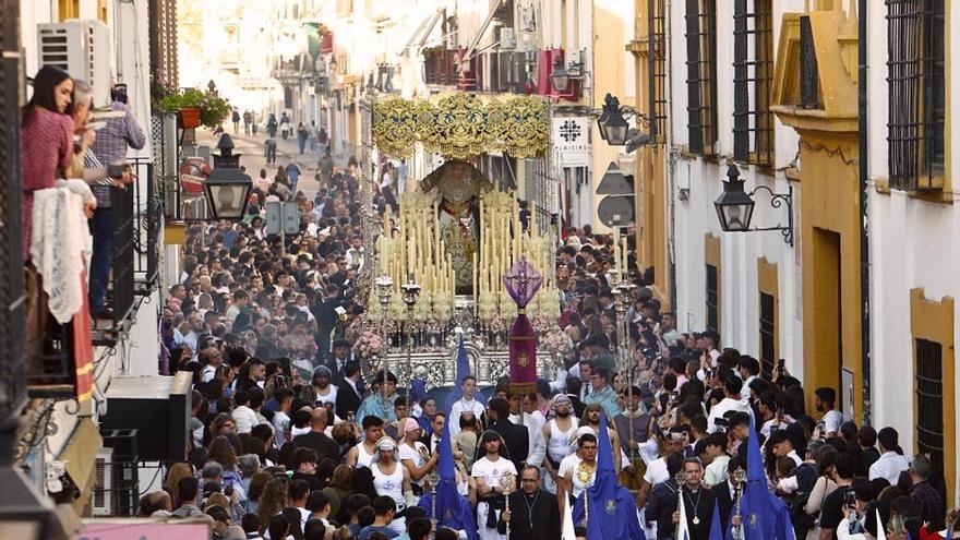La Virgen de la Piedad estrena palio