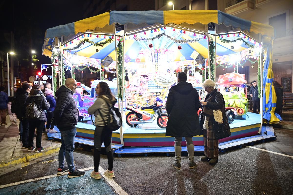 El carrusel también atrae a numerosas familias con niños pequeños.