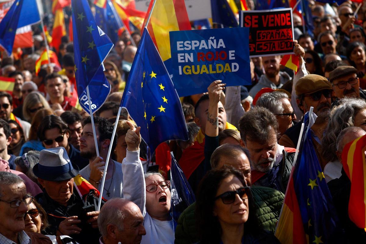 Manifestaciones en ciudades de toda España tras el acuerdo del PSOE y Junts