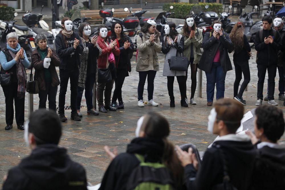 Flashmob «Per dignitat. Cap persona sense llar»