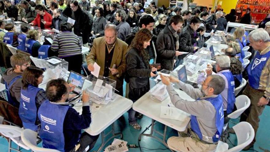 La consulta independentista en Cataluña en 166 municipios roza el 30% de participación