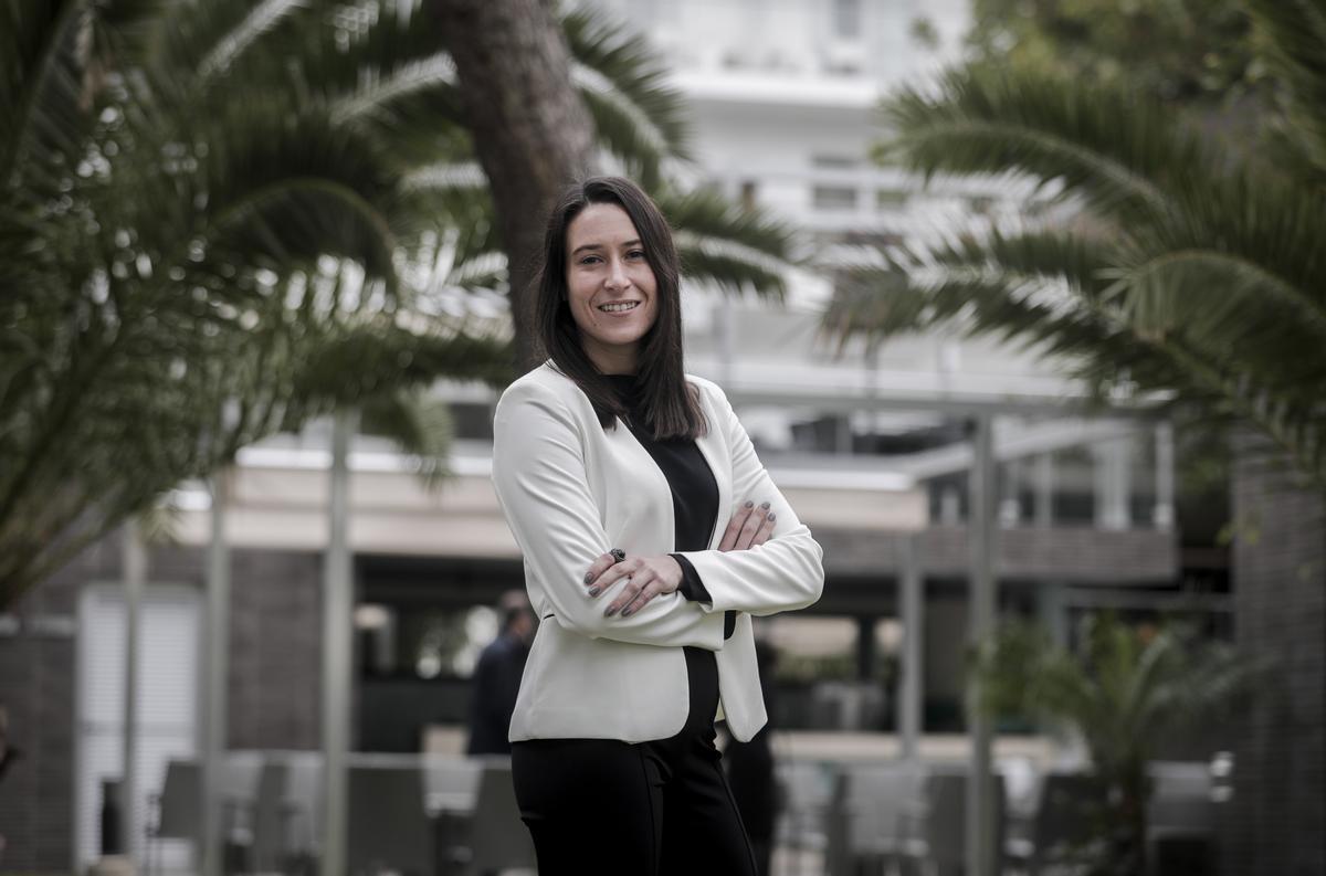 Naomi Riu: «No ens cauen els anells per vendre hotels» Naomi Riu: «No ens cauen els anells per vendre hotels»