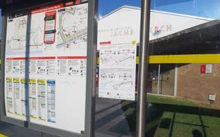 Los usuarios de los autobuses que unen el Baix Llobregat y Barcelona se quejan de las condiciones del servicio