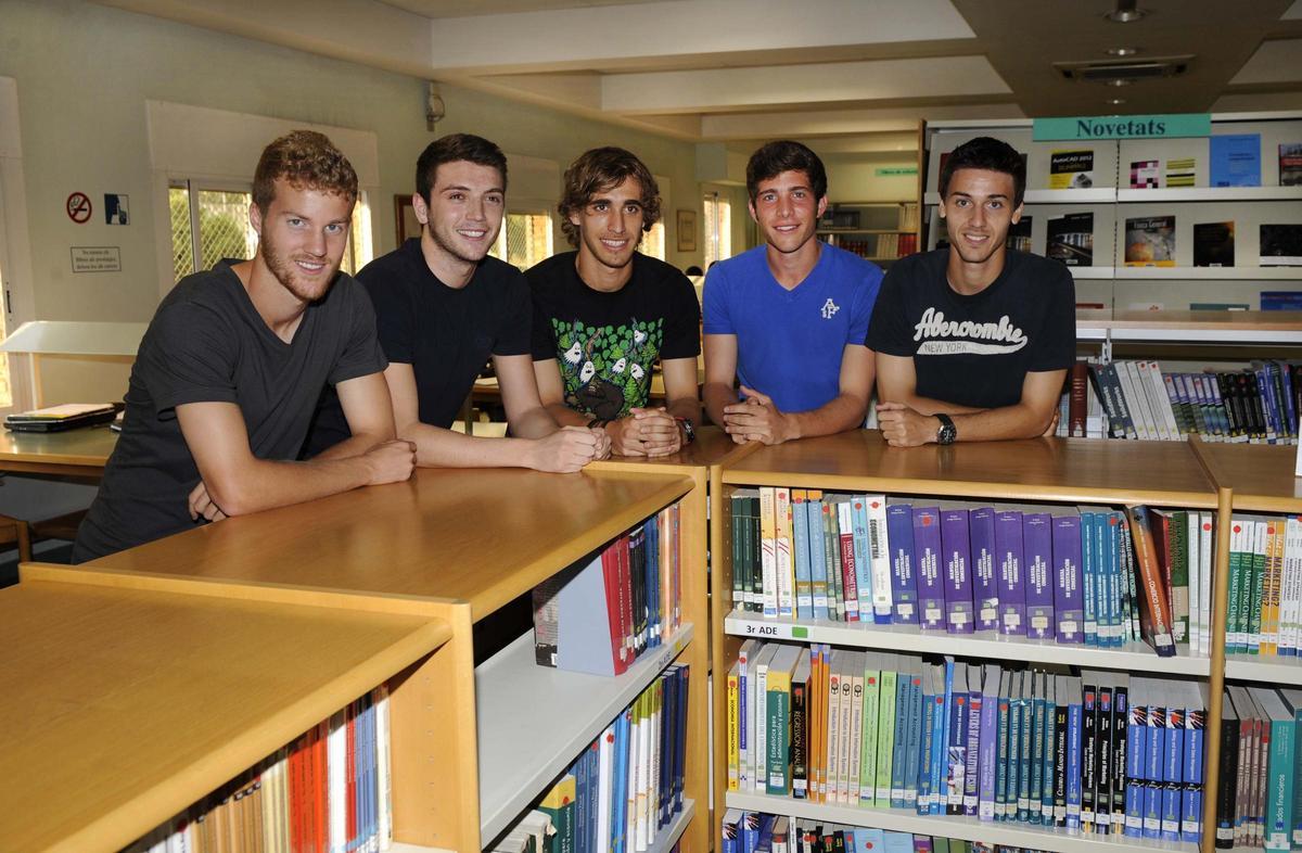 Uri Rosell, junto a otros canteranos de su generación