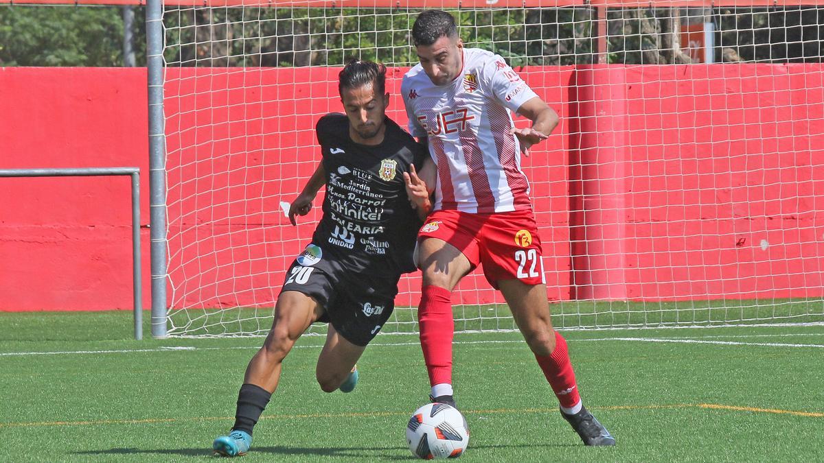 Salva Torreño (dreta) durant el partit d&#039;aquesta temporada contra la Peña Deportiva