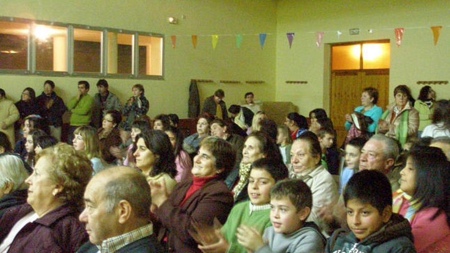 Público asistente al festival navideño celebrado el sábado en la localidad.