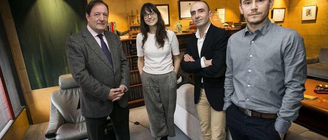 De izquierda a derecha, Ignacio Martínez, Miriam Perandones, Gerardo Sierra y Pablo Laspra, en la sede de LA NUEVA ESPAÑA en Oviedo.