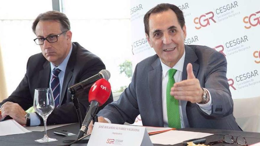 José Rolando Álvarez, presidente de SGR-CESGAR, y Jesús Fernández, vicepresidente, durante la presentación del Informe.