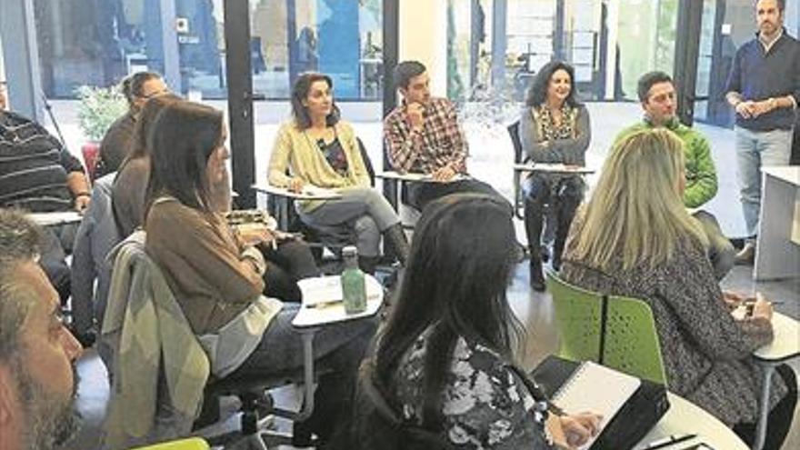 21 personas con 20 proyectos participan en el primer taller de emprendimiento