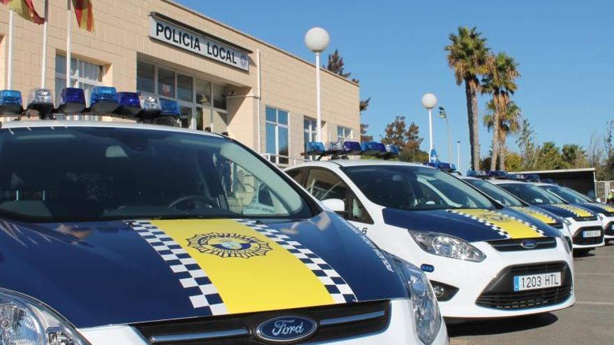 Coches patrulla en la Jefatura de Policía Local de Torrevieja.