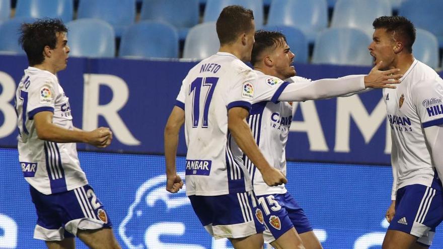 El Zaragoza celebra sus goles.