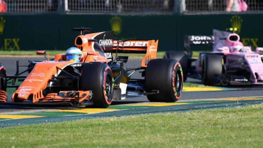 Fernando Alonso, en su estreno en Melbourne con el McLaren Honda naranja.