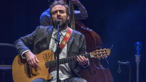 Roger Mas, este viernes durante el concierto en el Auditori para presentar ’Parnàs’, su último trabajo, 