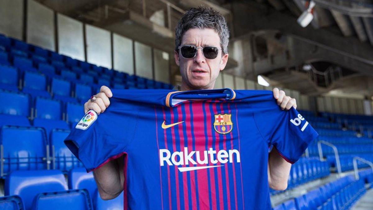 El músico británico Noel Gallagher visitó el Camp Nou como un aficionado más