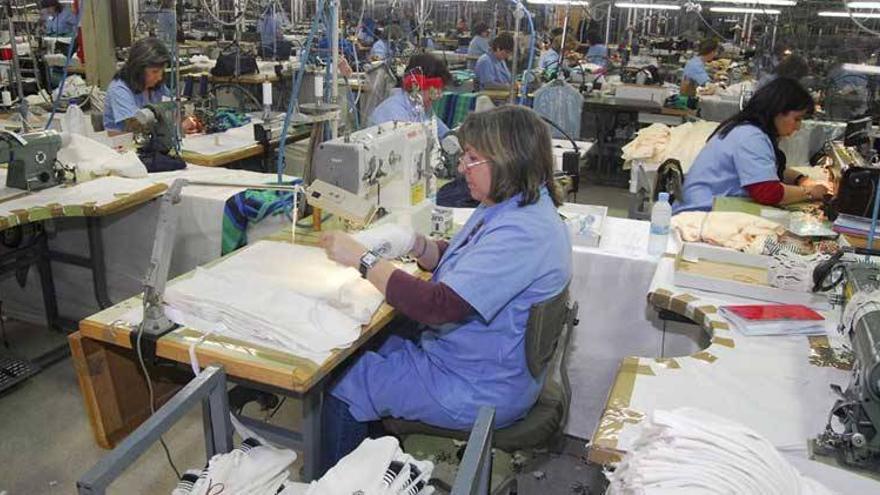 Induyco recortará 60 empleos para hacer viable la planta textil cacereña