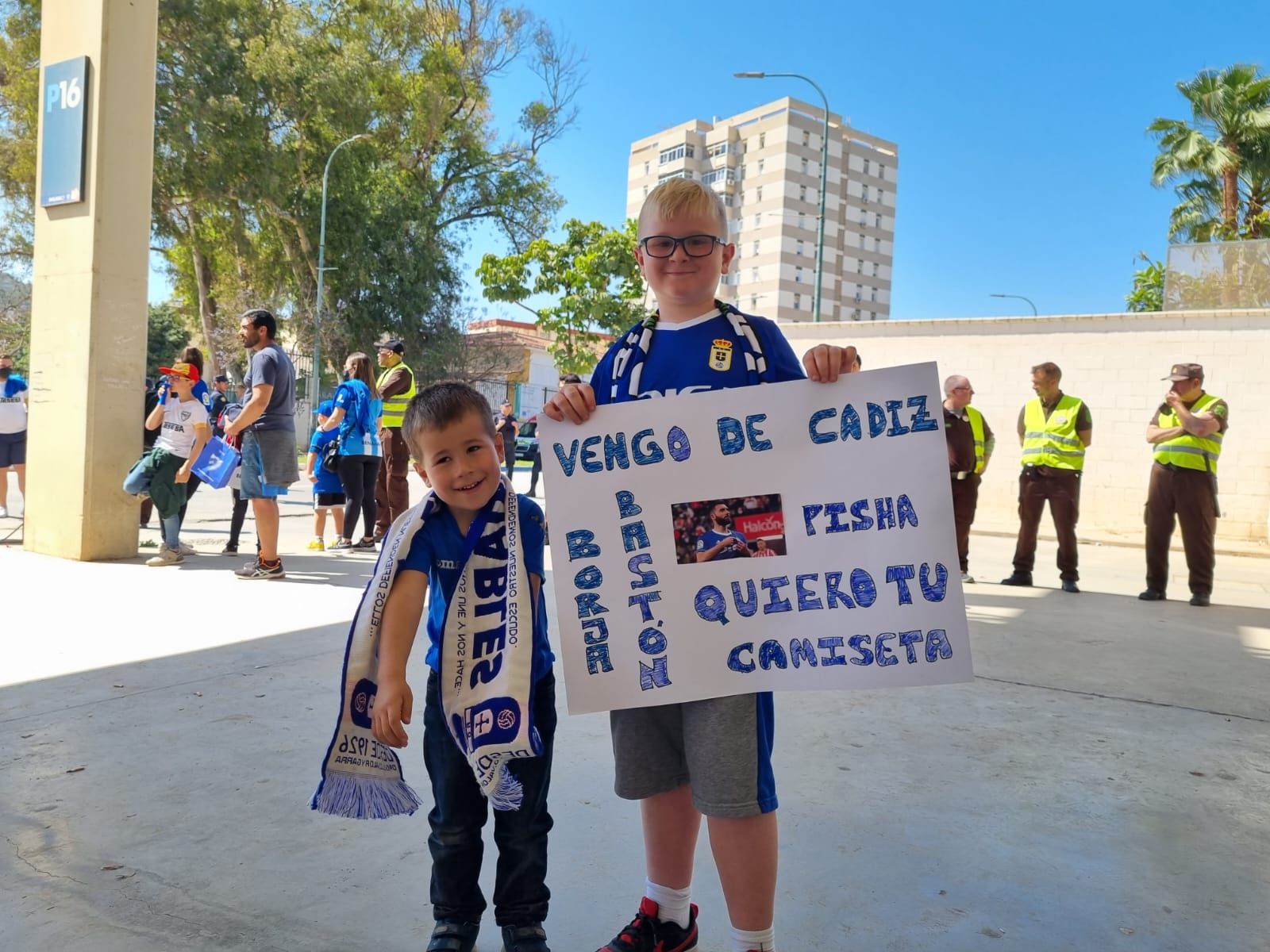 Las imágenes de los oviedistas en Málaga