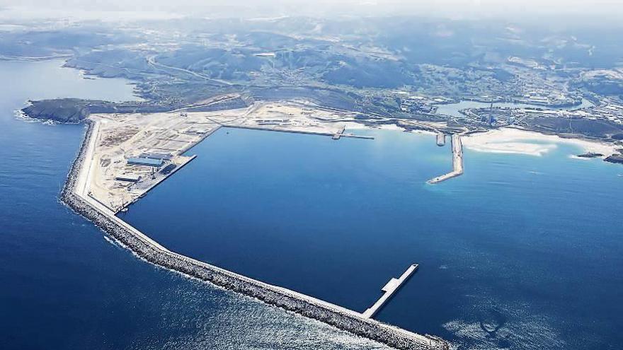 Cientos de millones &quot;enterrados&quot; en los puertos exteriores de A Coruña y Ferrol, infrautilizados