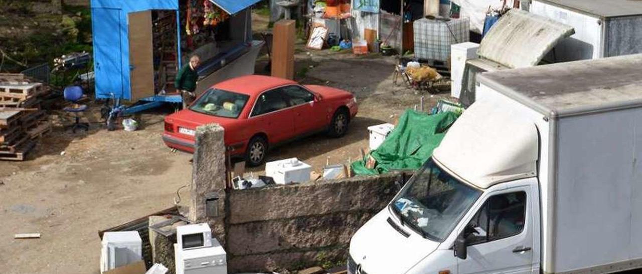 Poblado chabolista en el entorno de Os Gafos, en Ponte do Couto. // Gustavo Santos