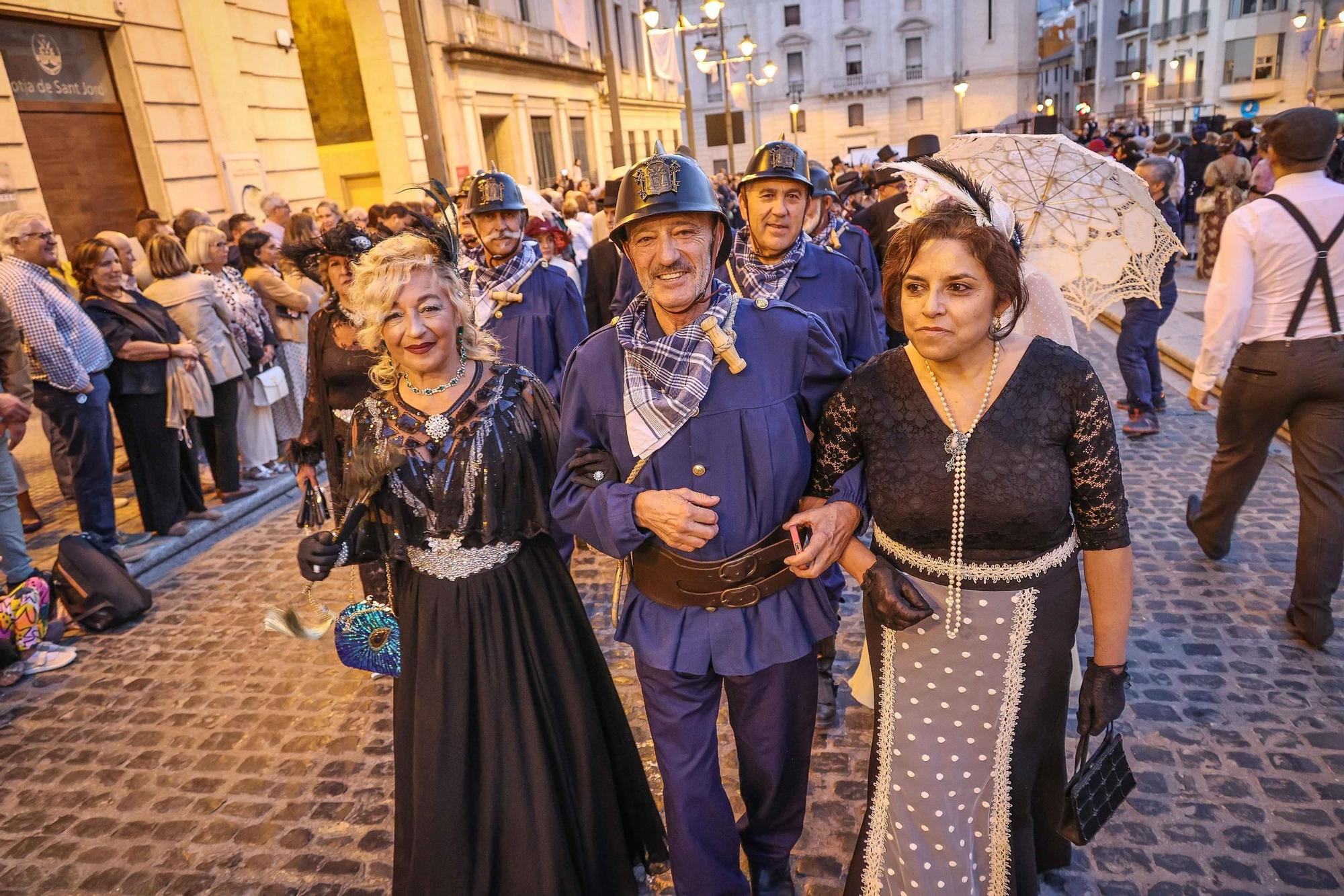 Inicio de la Feria Modernista de Alcoy 2025