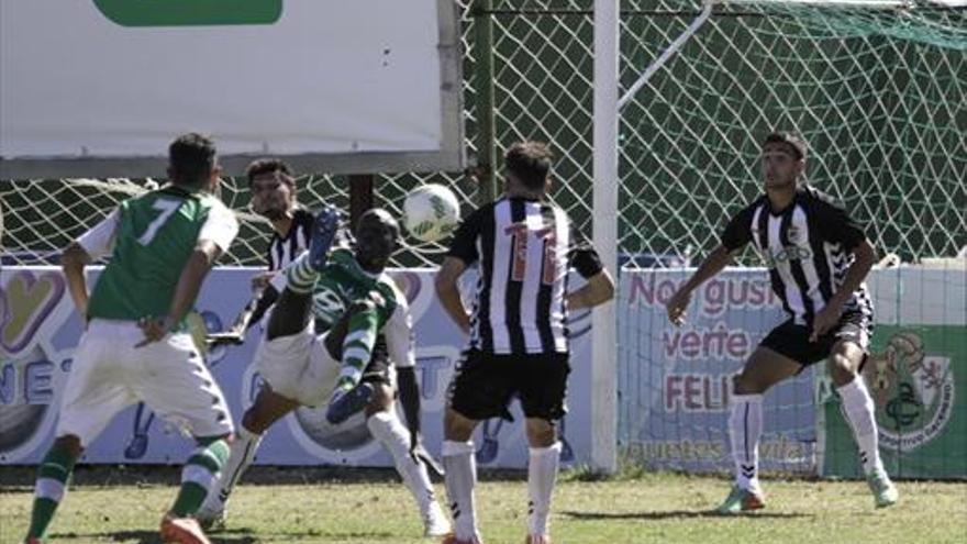 El Cacereño visita a un buen Azuaga y el Badajoz busca equilibrio en casa