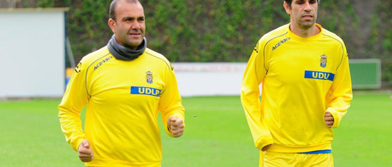 Juan Carlos Valerón (d), ayer junto a Jesús Suárez en Barranco Seco.