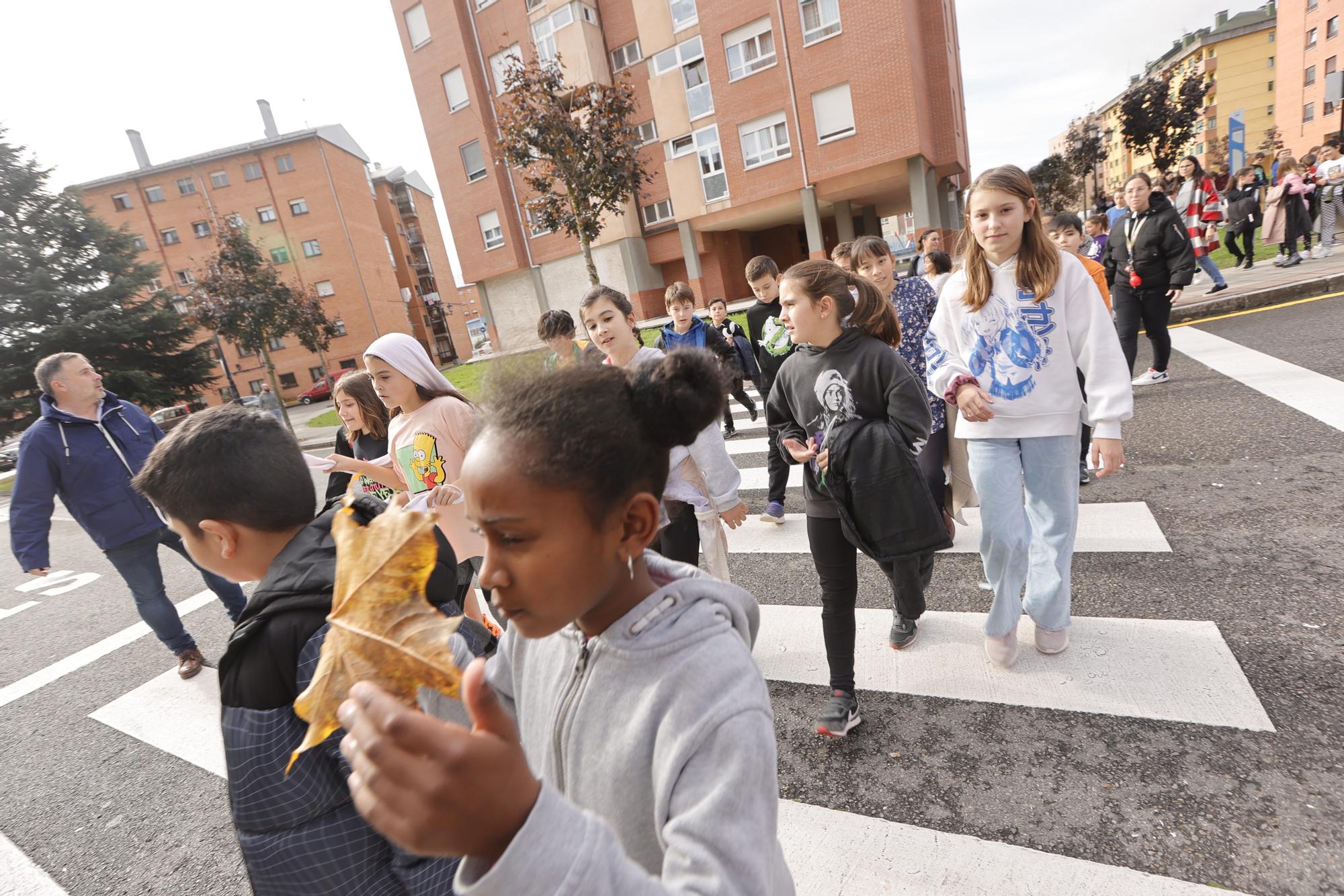 El "comando glucosa" del colegio Carmen Ruiz-Tilve hace campaña contra la diabetes