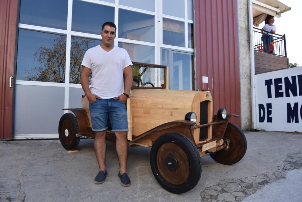Un carpintero con madera de "Torpedo". // Antonio Pinacho