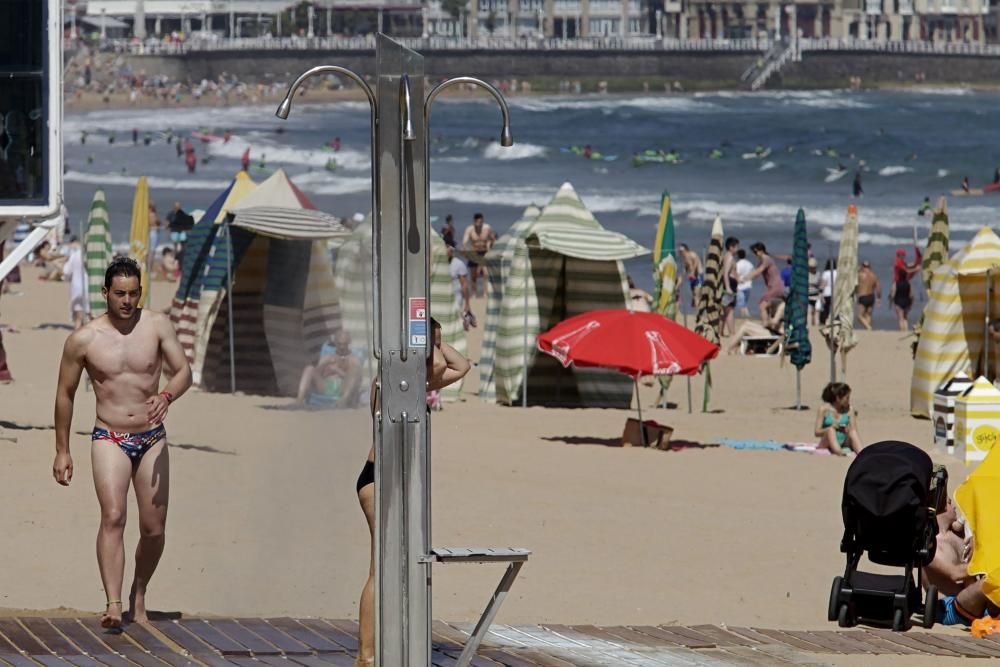 Lleno en la playa de San Lorenzo.