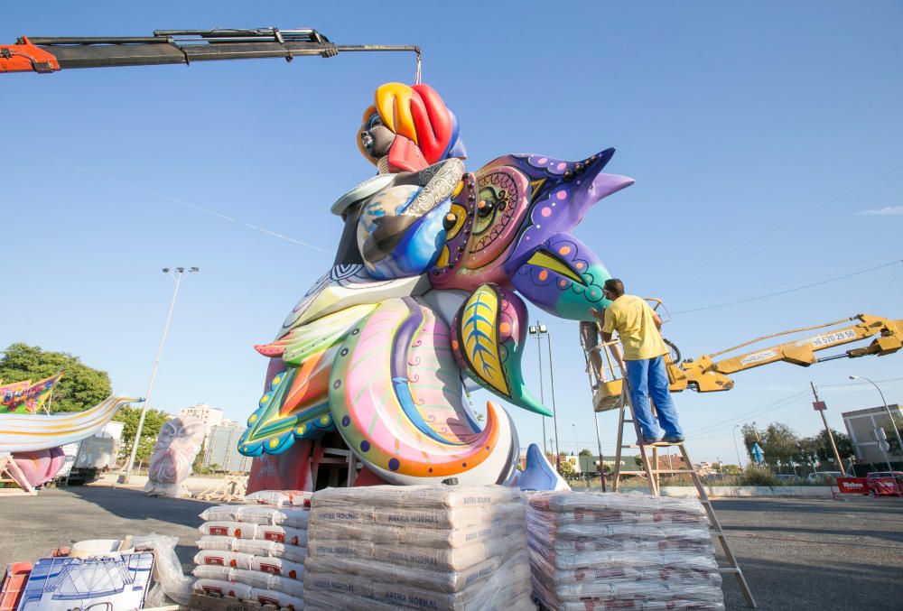 Alicante rezuma fiesta con el inicio de la plantà de las Hogueras.