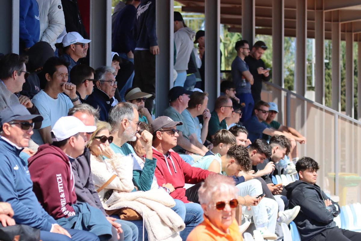 Imagen de las gradas de la pista principal del Club Atlético Montemar de Alicante.
