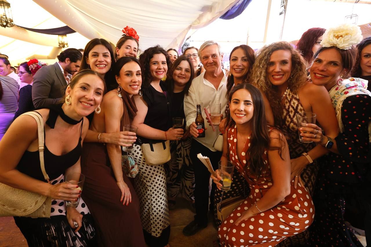 El tardeo se impone en las casetas de la Feria de Córdoba para disfrute de propios y extraños