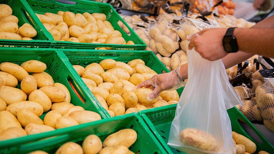 Patatas en supermercado de Mercadona.