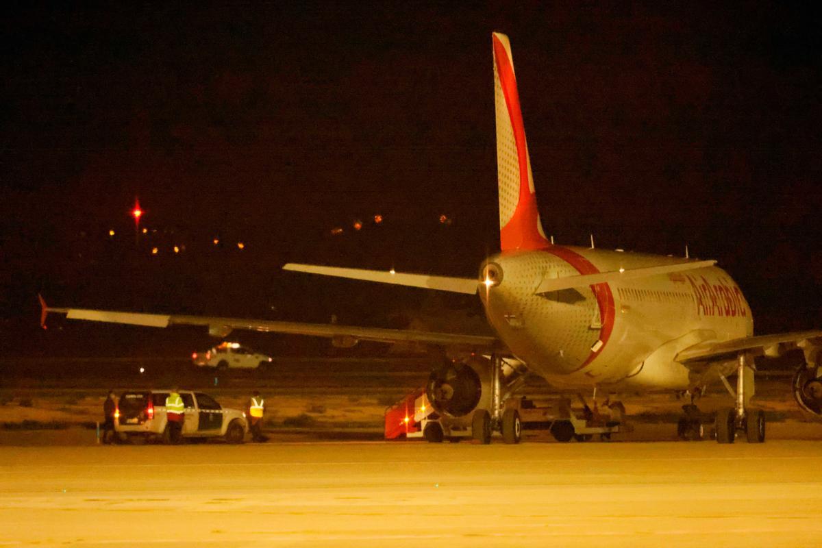 Cierra el aeropuerto de Palma por la presencia de pasajeros en las ...